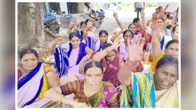 10 महीने से मानदेय नहीं मिलने पर आशा कार्यकर्ताओं का हल्ला बोल, सदर पीएचसी में हड़ताल