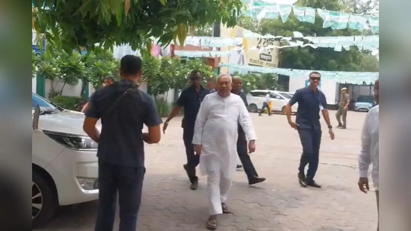 सांसद नीतीश कुमार अचानक बॉडीगार्ड्स के साथ पहुंचे JDU ऑफिस, जानिए पूरा मामला
