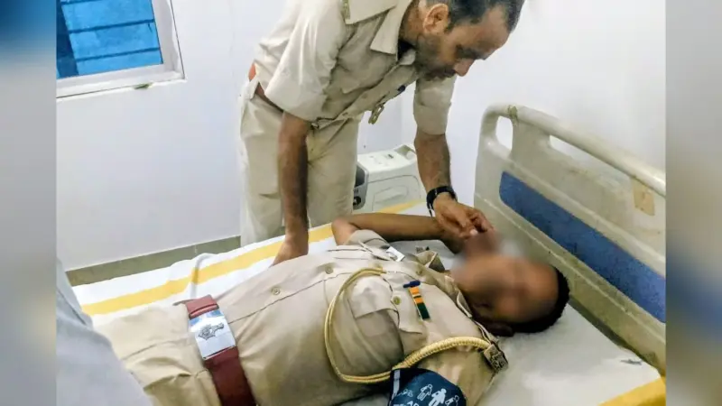 सीवान में मुहर्रम जुलूस की ड्यूटी के दौरान लाठी लगने से दारोगा घायल, अस्पताल में भर्ती