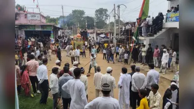 रामगढ़ : मुहर्रम पर निकली छोटी ताजिया, युवाओं ने लाठी-डंडे के करतब से दिखाया जोश