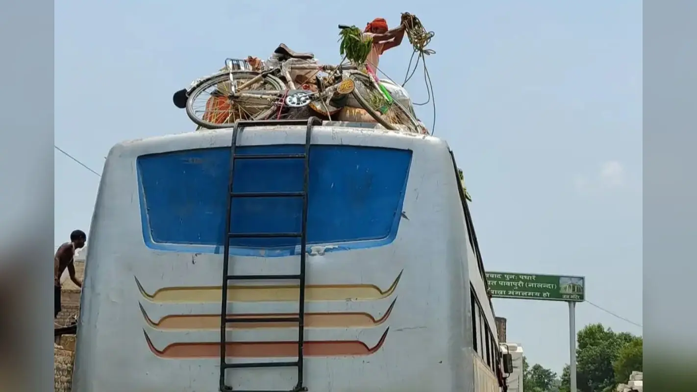 नालंदा में यात्रियों से भरी बस में दौड़ा 11 हजार वाट का करेंट, पति-पत्नी की मौत, आठ गंभीर