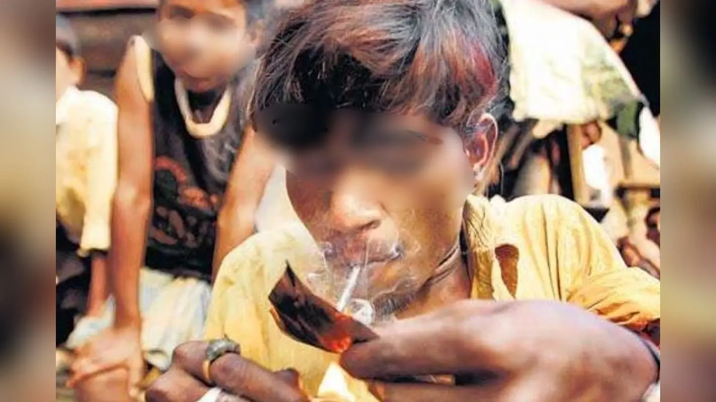 नवादा में नाबालिग बच्चे हो रहे सूखे नशे का शिकार, खेल के मैदान से नशे के अड्डों तक पहुंचा बचपन