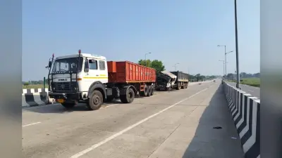 नवादा के पंचगामा ओवरब्रिज पर तेज रफ्तार ट्रेलर ने खड़ी ट्रेलर को मारी टक्कर, चालक की मौके पर मौत