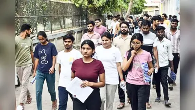 NEET री-एग्जाम आज: बिहार में 1.56 लाख छात्र देंगे परीक्षा, 1500 बसों में मुफ्त सफर, जानें और क्या-क्या सुविधाएं मिलेंगी
