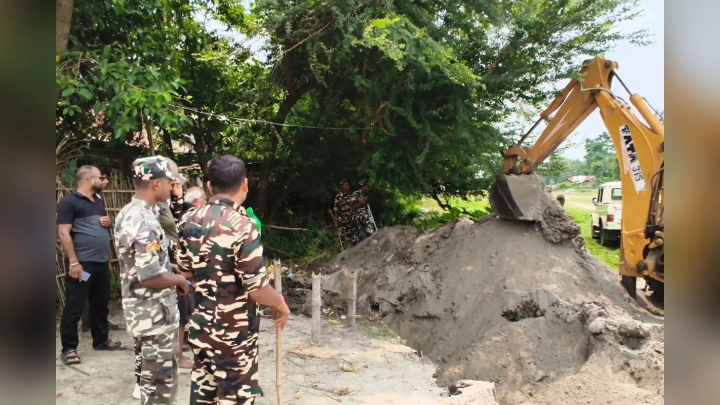 सुपौल में वीरपुर सीमा पर SSB का बड़ा एक्शन, तस्करों की राह रोकने के लिए खोदे गए 5 फीट गहरे गड्ढे