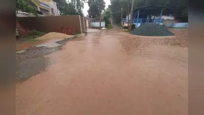 नोवामुंडी में अचानक बदला मौसम, हुई मूसलाधार बारिश