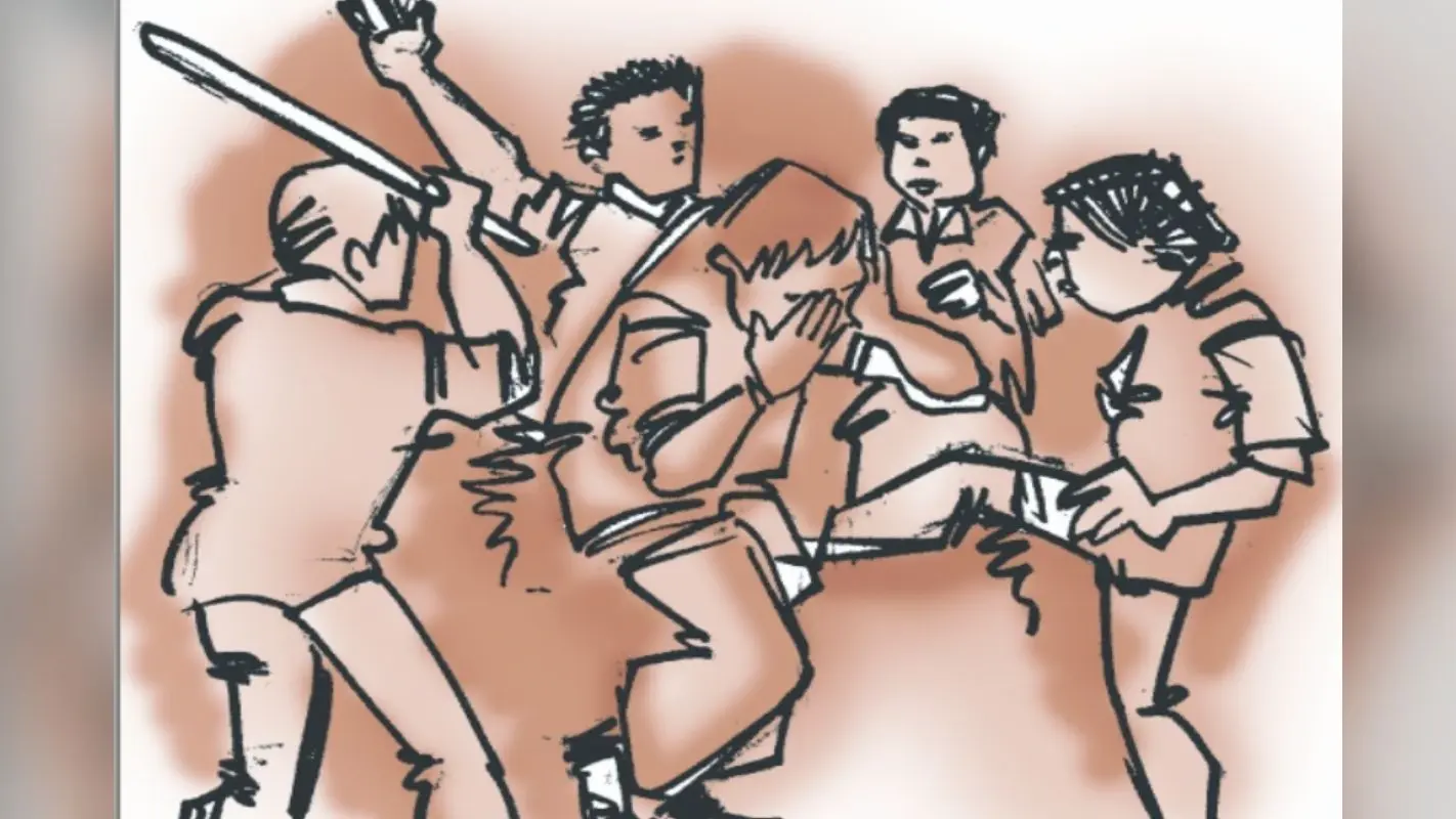 पटना के डाकबंगला चौराहे पर आपसी विवाद को लेकर बवाल, दो पक्षों में मारपीट-पथराव, पुलिस मामले की जांच में जुटी