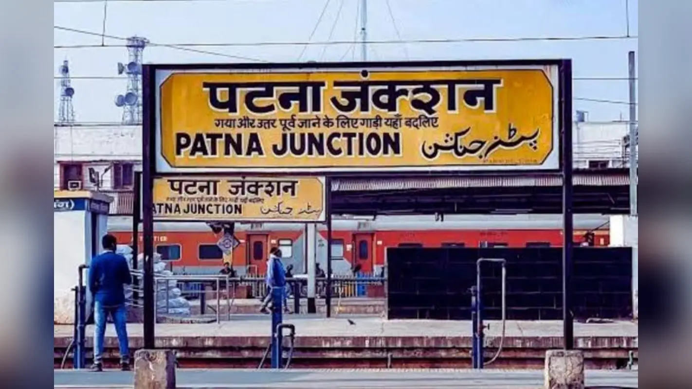 अगरतल्ला राजधानी एक्सप्रेस में नशे में हंगामा कर रहा बीएसएफ सब इंस्पेक्टर गिरफ्तार, 9 लीटर शराब जब्त