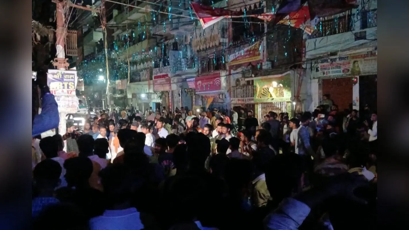 खान सर को नहीं गिरफ्तार कर सकी पुलिस, रातभर चला ड्रामा, सुबह तक कोचिंग के बाहर डटे रहे छात्र