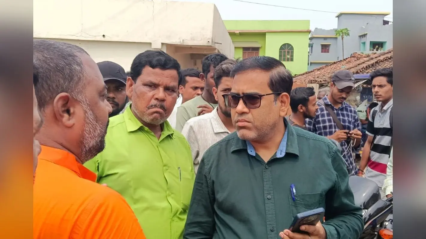 गोड्डा में बिजली संकट पर बवाल, 100 की जगह लगाया 63 KV का ट्रांसफार्मर, आधे घंटे में जला तो सड़क जाम