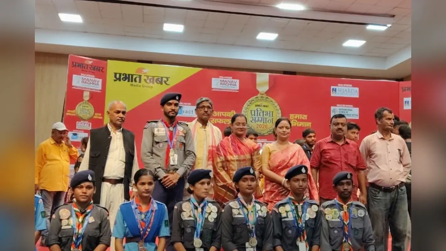 सारण के 700 मेधावी छात्र-छात्राएं सम्मानित, देखें प्रभात खबर के प्रतिभा सम्मान समारोह की तस्वीरें
