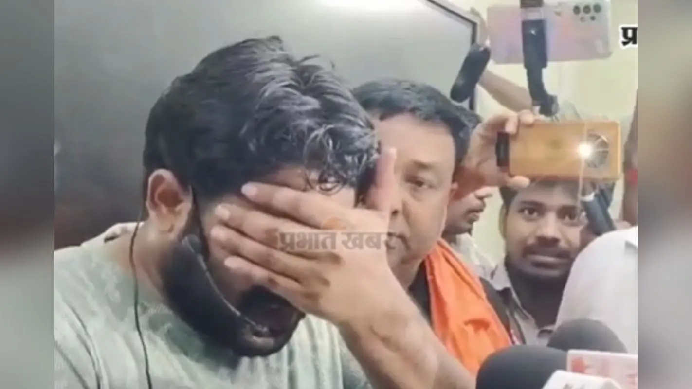 प्रेस कॉन्फ्रेंस में रो पड़े रौशन आनंद, खान सर पर लगाए कई आरोप, CBI जांच की मांग की
