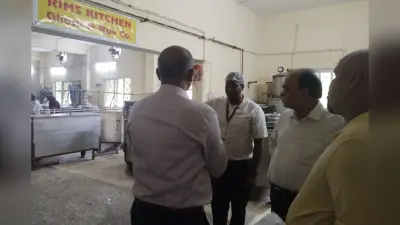 रिम्स के सेंट्रल किचन में गंदगी देख भड़के डायरेक्टर, औचक निरीक्षण में मेडिसिन विभाग भी पहुंचे