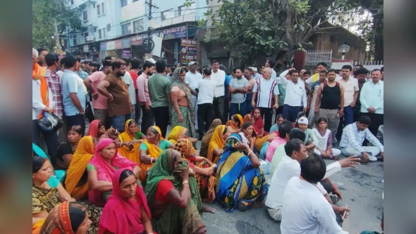 कोडरमा विधायक के ड्राइवर राजकुमार यादव हत्याकांड को लेकर फूटा जनाक्रोश, दो घंटे तक सड़क जाम