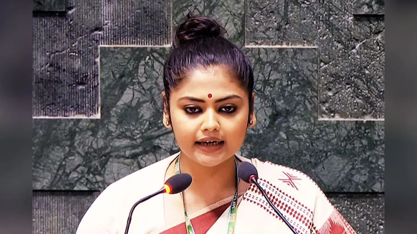 सायोनी घोष ने टीएमसी में मचा दी खलबली, सोशल मीडिया अकाउंट से हटायी ममता-अभिषेक की तस्वीरें
