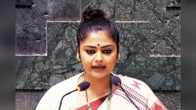 सायोनी घोष ने टीएमसी में मचा दी खलबली, सोशल मीडिया अकाउंट से हटायी ममता-अभिषेक की तस्वीरें