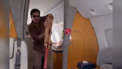 सचिन तेंदुलकर ने फ्लाइट में खेला क्रिकेट, सोशल मीडिया पर शेयर किया मजेदार वीडियो