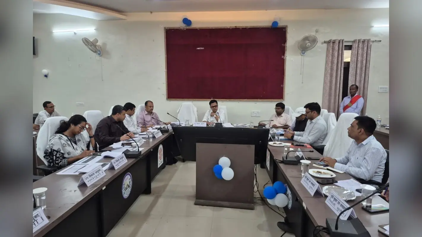 कोसी प्रमंडल में लंबित मामलों पर सख्त हुए आयुक्त, ऑनलाइन शिकायत को समय पर पूरा करने का निर्देश