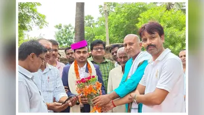 आंगनबाड़ी सेविका के बेटे ने रचा इतिहास, BDO बनकर बढ़ाया जिले का मान