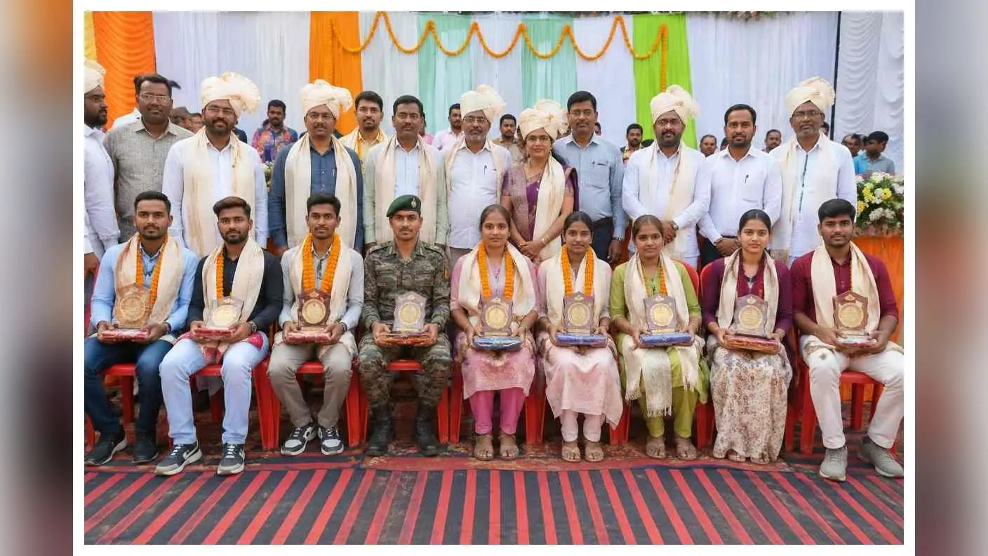 सरकारी नौकरी में चयनित युवक-युवतियों के सम्मान में जुटा पूरा गांव, पंचायत ने किया अभिनंदन