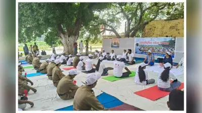 बूढ़ी गंडक तट पर योग दिवस का आयोजन, नदियों को स्वच्छ रखने का लिया संकल्प