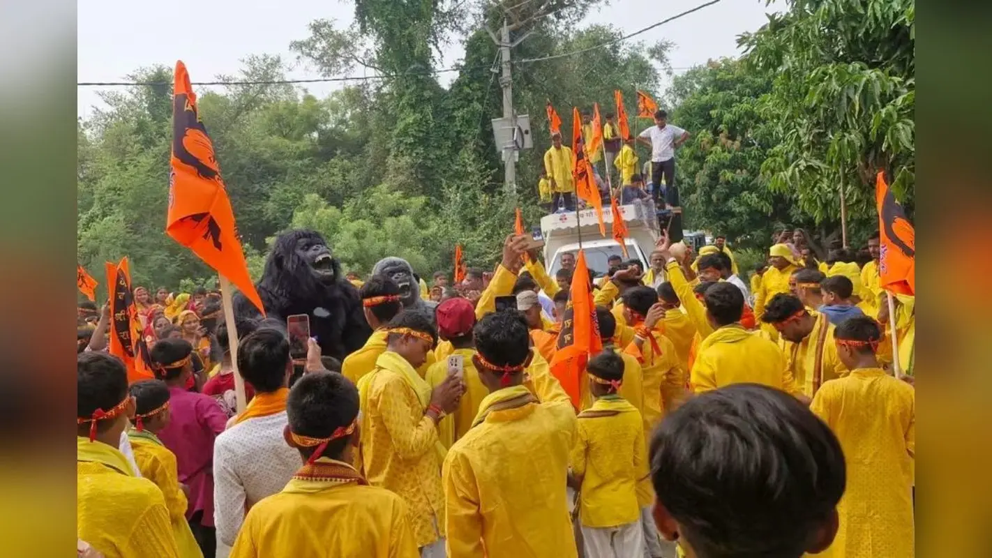 सारण में मां भगवती मंदिर प्राण-प्रतिष्ठा महोत्सव को लेकर निकली भव्य कलश यात्रा, हजारों श्रद्धालुओं से गूंजा पचलख नवादा