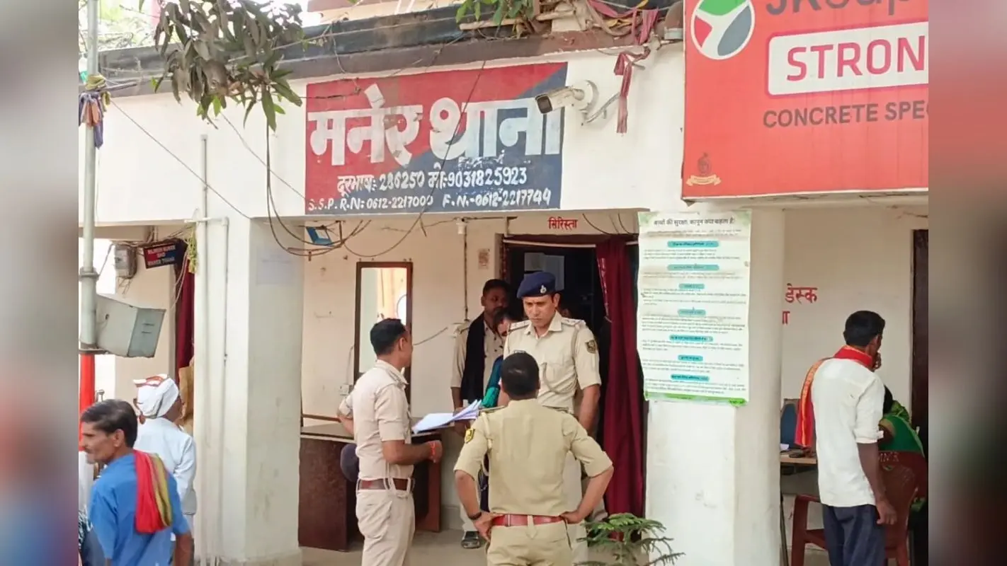 पटना से गिरफ्तार सारण का वांटेड अपराधी आकाश, 3 सहयोगी भी धराएं, देशी कट्टा और 4.60 लाख नकद बरामद