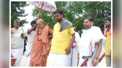 Sitamarhi: योगानंदेश्वर सरस्वती मठ के पीठाधीश्वर ने पुनौराधाम में की पूजा-अर्चना