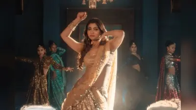 गाना ‘मिजाजी सईंया’ ने रिलीज होते ही मचाया धमाल, गोल्डन लहंगे में आकांक्षा पुरी ने ढाया कहर