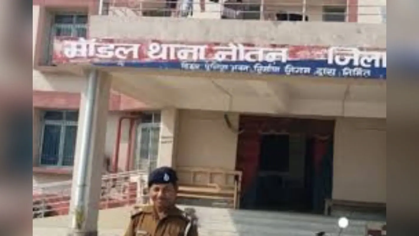 सीवान में दंपति के साथ मारपीट, बच्चे को भी पीटा, पुलिस ने 20 बोतल शराब के साथ आरोपी को दबोचा