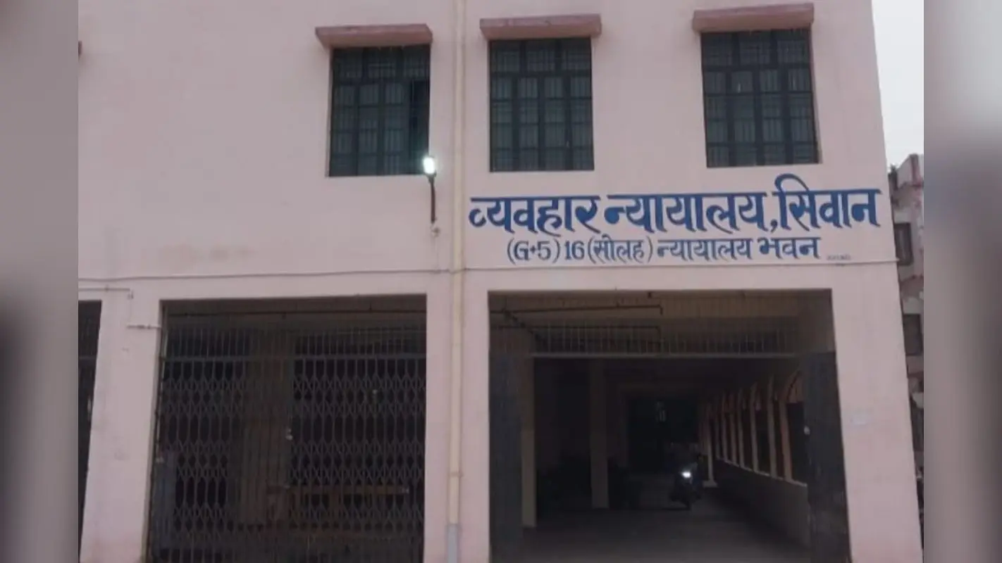 सीवान ज्वेलर्स लूटकांड के आरोपी ने किया सरेंडर, पहले भी एक बदमाश मुठभेड़ में हुआ था घायल, अब तक 8 धराएं