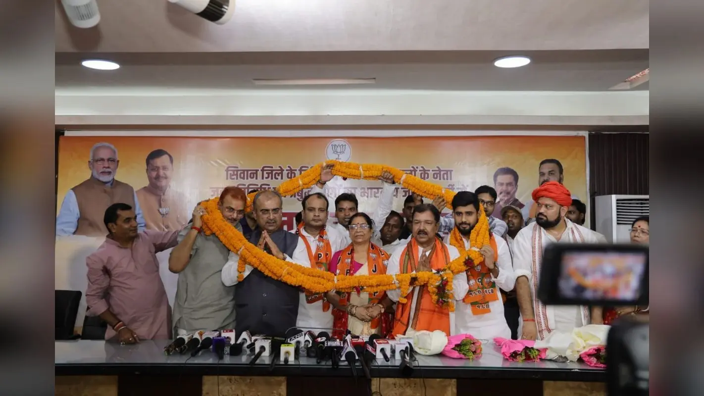 RJD को बड़ा झटका, वरिष्ठ नेत्री सह पूर्व जिला परिषद अध्यक्ष भाजपा में शामिल