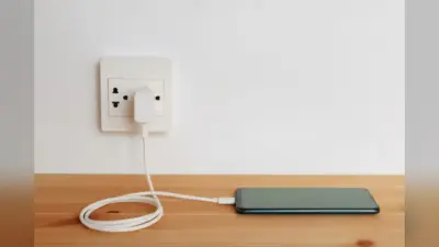फोन की बैटरी जल्दी हो रही खत्म? आपकी ये आदतें हो सकती हैं वजह