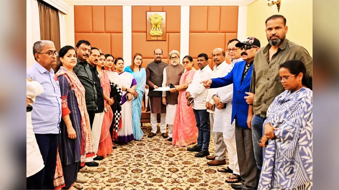 ममता बनर्जी के हाथ से निकल गयी तृणमूल! 20 सांसदों ने TMC का इस पार्टी में कर दिया विलय