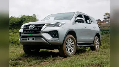 नेपाल में Toyota Fortuner की कीमत कितनी है? भारत में उतने पैसे में आ जाएंगी दो प्रीमियम SUVs