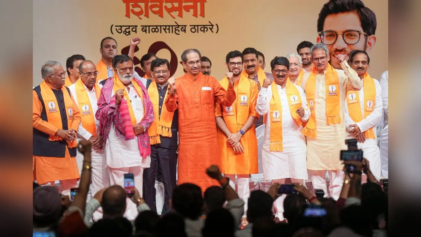 उद्धव ठाकरे को लग सकता है बड़ा झटका! 9 में से 6 सांसद बदल सकते हैं पाला, शिंदे गुट ने दिया ऑफर