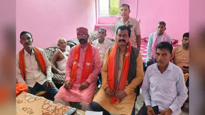 जमालपुर के जुबली वेल-स्टेशन रोड पर बह रहा शौचालय का दुर्गंधयुक्त पानी