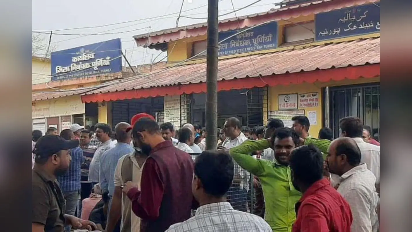 पुलिस ने 105 ग्राम स्मैक के साथ दो तस्करों को किया गिरफ्तार, मोटरसाइकिल जब्त