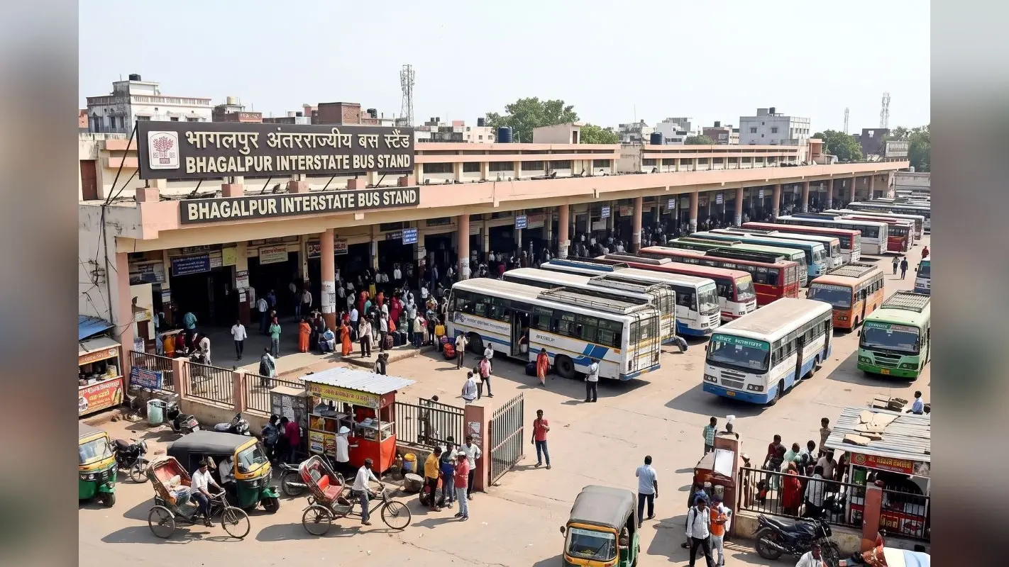 सीमांचल एक्सप्रेस में अटेंडेंट का राज, पैसे लेकर बिना टिकट यात्रियों को बिठाते हैं एसी बोगी में