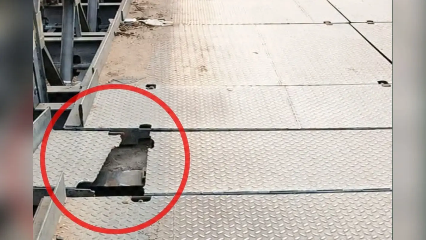 बेली ब्रिज का साइड प्लेट टूटा, लोगों में बढ़ी चिंता