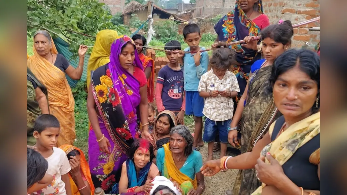 दिल्ली में चार मंजिला इमारत से गिरकर असरगंज के मजदूर की मौत, गांव पहुंचा शव तो मचा कोहराम