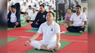 मुख्यमंत्री धामी ने बनबसा में किया सामूहिक योगाभ्यास, योग को दैनिक जीवन का हिस्सा बनाने का किया आह्वान