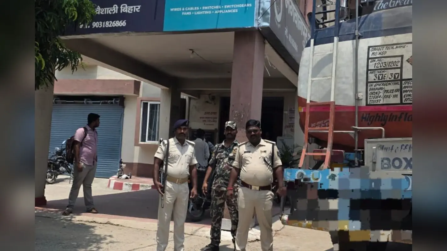 बिहार पुलिस की शराब माफिया के खिलाफ बड़ी कार्रवाई, वैशाली में तेल टैंकर से 1413 लीटर शराब बारामद