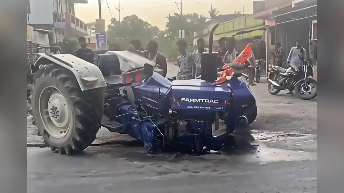 वैशाली में भीषण रोड एक्सीडेंट, तेज रफ्तार डंपर की टक्कड़ में ट्रैक्टर के उड़ गए परखच्चे
