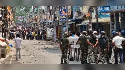 छात्रा की मौत के बाद रणक्षेत्र बना खैरा बाजार, पथराव व तोड़फोड़ के बाद हवाई फायरिंग