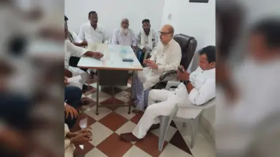 कुरेठा स्टेशन पर ट्रेनों के ठहराव और फुट ओवरब्रिज की मांग तेज, सांसद को सौंपा ज्ञापन