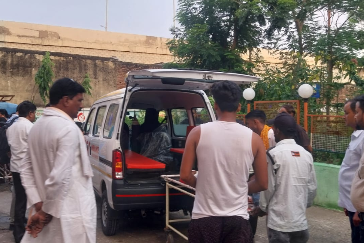 रोहतास में NH-319 पर टोल प्लाजा के पास अज्ञात वाहन ने बाइक को मारी टक्कर, गंभीर रूप से घायल युवक वाराणसी रेफर