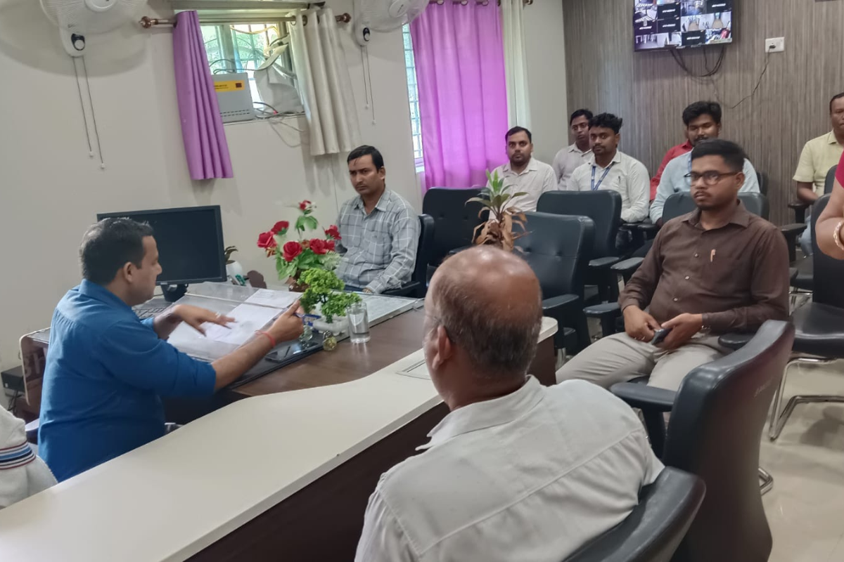 नवादा में बैंकर्स कमिटी की बैठक, BDO ने स्वरोजगार योजनाओं और KCC के लंबित आवेदनों को जल्द निपटाने का दिया निर्देश