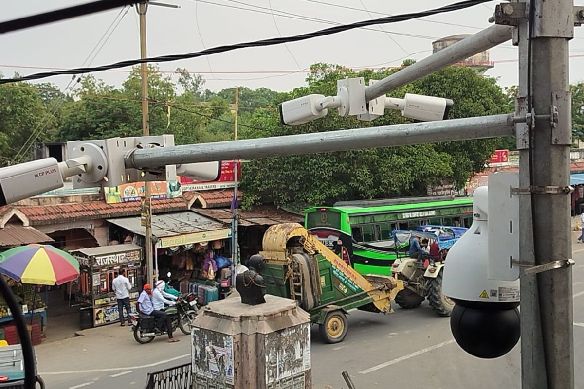 कैमूर में कार्रवाई के बाद भी नहीं बदली तस्वीर, रामगढ़ बना अवैध बस अड्डा