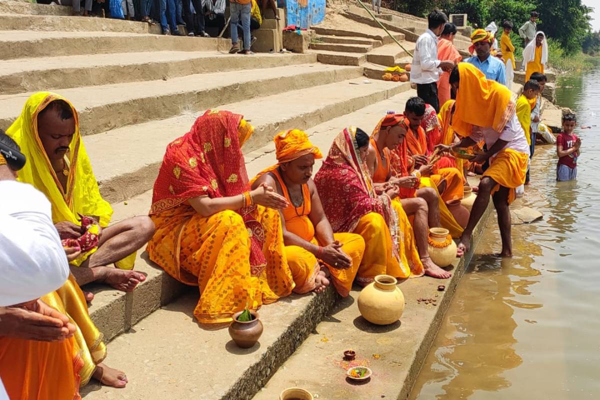 Rohtas News: भलुआड़ी में सूर्य नारायण महायज्ञ की धूम, सैकड़ों श्रद्धालुओं के साथ निकली भव्य कलश यात्रा
